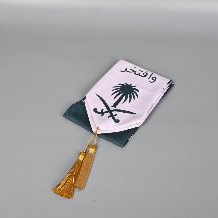 شال اليوم الوطني مع هدب - تصميم ولي العهد وشعار السيفين والنخلة وعبارة سعودي وافتخر