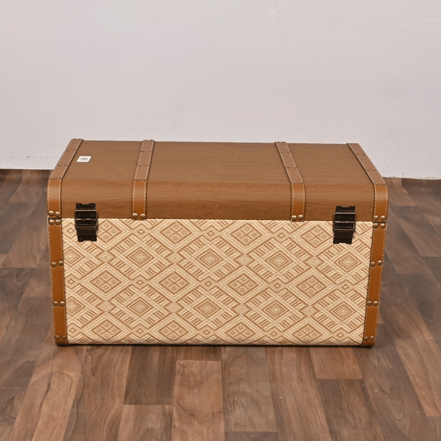صندوق تخزين سجاد خشبي ملبس جلد وقماش 60×35×33 سم مستطيل لون بني مع بيج – صندوق تنظيم كلاسيكي فاخر بتصميم أنيق وهيكل متين