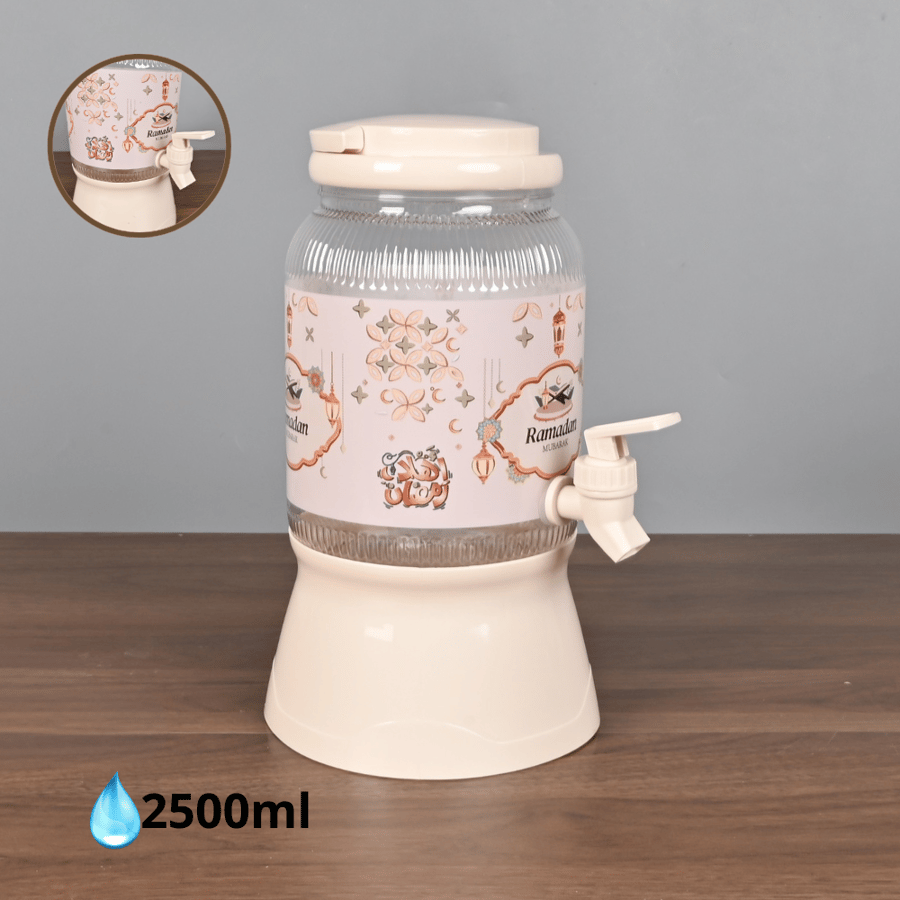 جيك بلاستيك 2500 ملي مع استاند وبزبوز لون شفاف مع لمسات اوف وايت – جيك رمضاني بتصميم أنيق