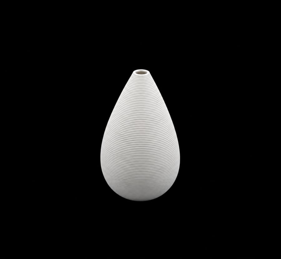 مزهرية ترفمتا ديكور باللون الأبيض بتصميم قطرة ماء – فازة سيراميك عصرية وأنيقة لتنسيق الزهور وتزيين المنزل