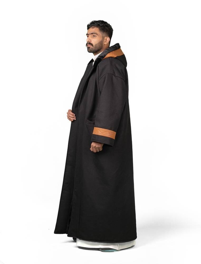فروه رجالي اسود مع جلد جملي من الاطراف