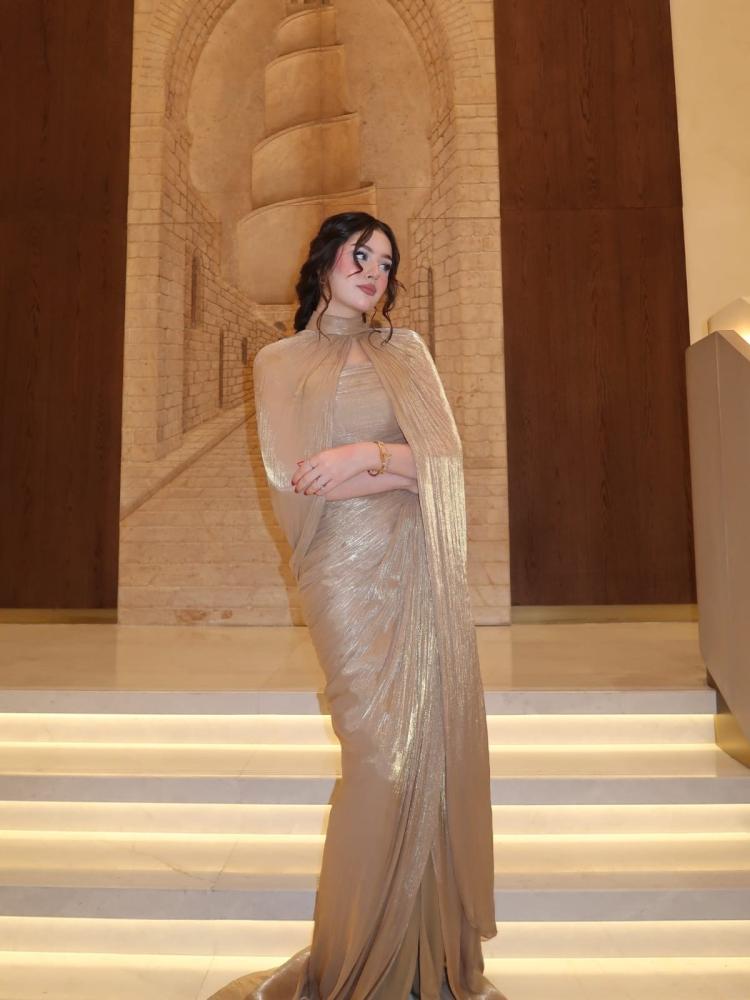 فستان سهرة بتصميم درابيه فاخر