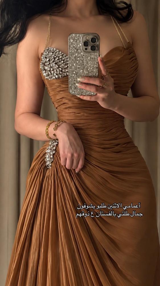 فستان سهرة بكورسييه مزموم وتطريز كريستال براق - لون بني نحاسي / كراميل
