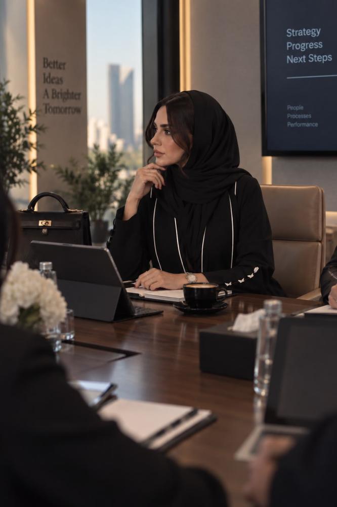 عباية سوداء مفتوحة