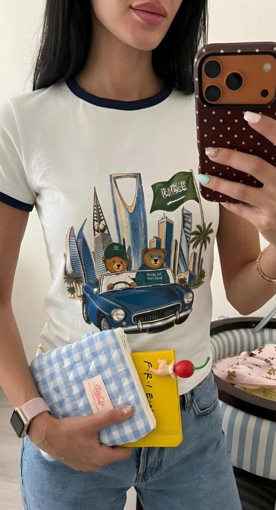 تيشرت سعودي أسود وأبيض بتصميم السيارة الكلاسيكية – Saudi Style