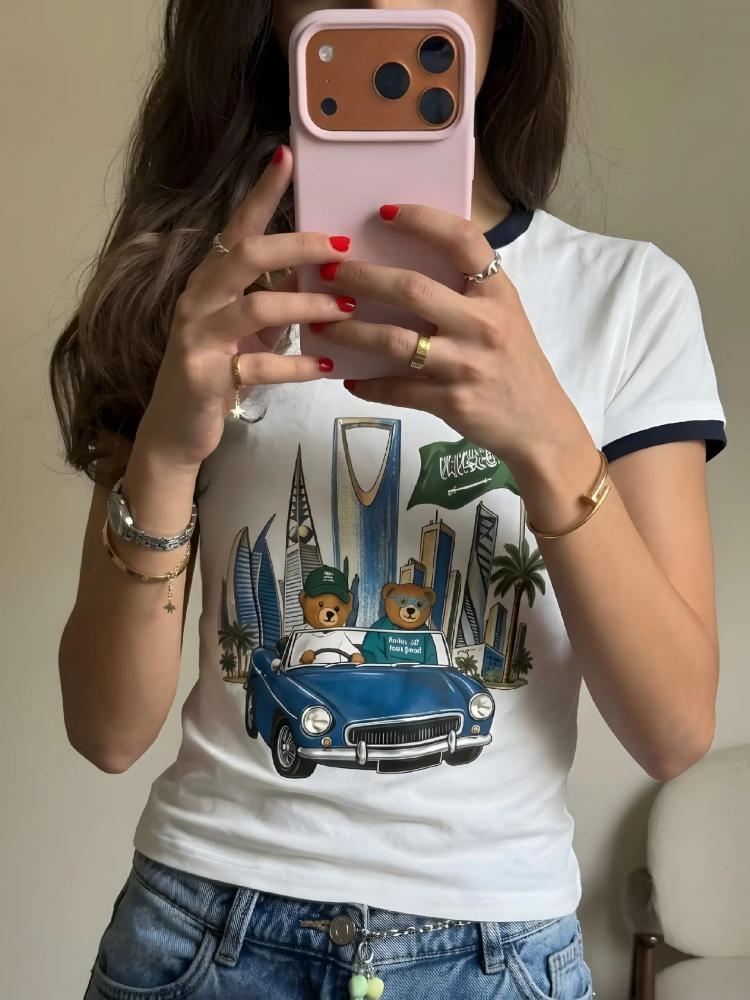 تيشرت سعودي أسود وأبيض بتصميم السيارة الكلاسيكية – Saudi Style