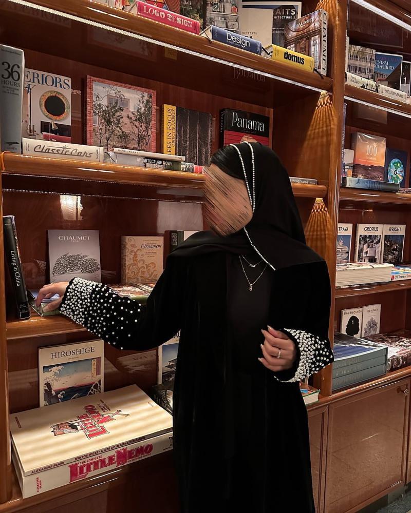 عبايه مخمل ب شك 1325