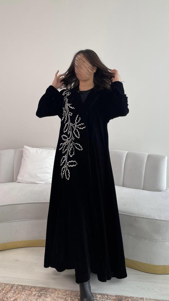 عبايه مخمل بتطريز 1024