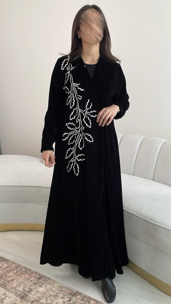 عبايه مخمل بتطريز 1024