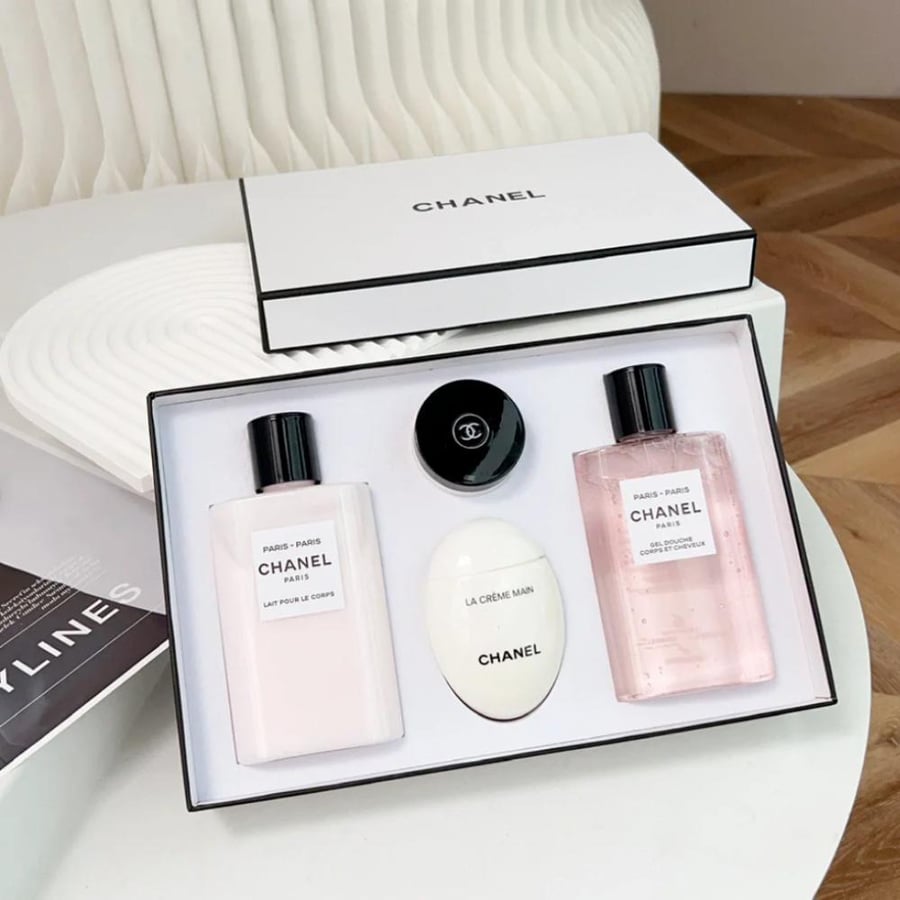 بكج عطور شانيل باريس مع ملحقاتها