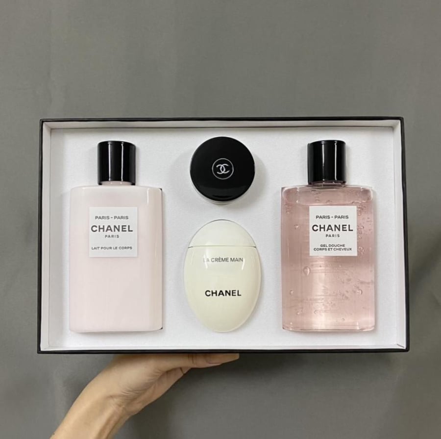 بكج عطور شانيل باريس مع ملحقاتها