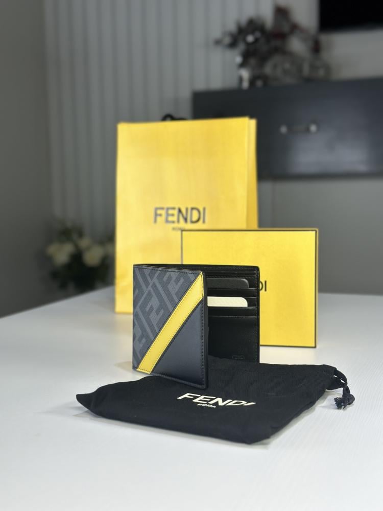 محفظة فندي محفظة Fendi Diagonal بلون رمادي وخط - سجنشر رمادي/ اصفر