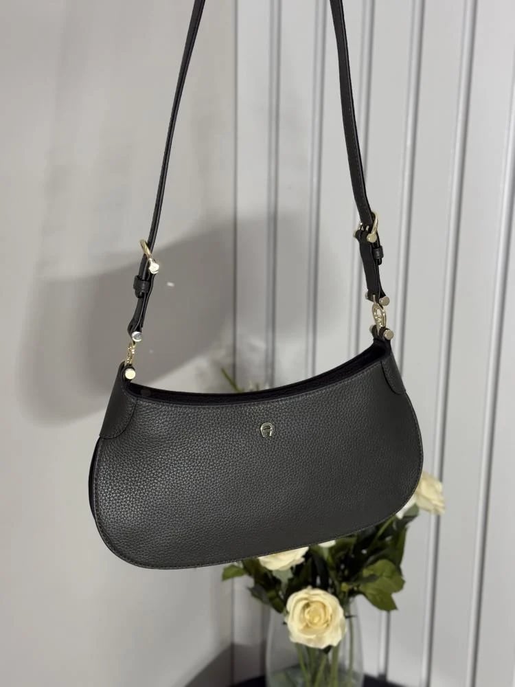 اجنر  شنطة كتف هوبو ديليا Delia S Hobo bag grained cow leather - زيتي