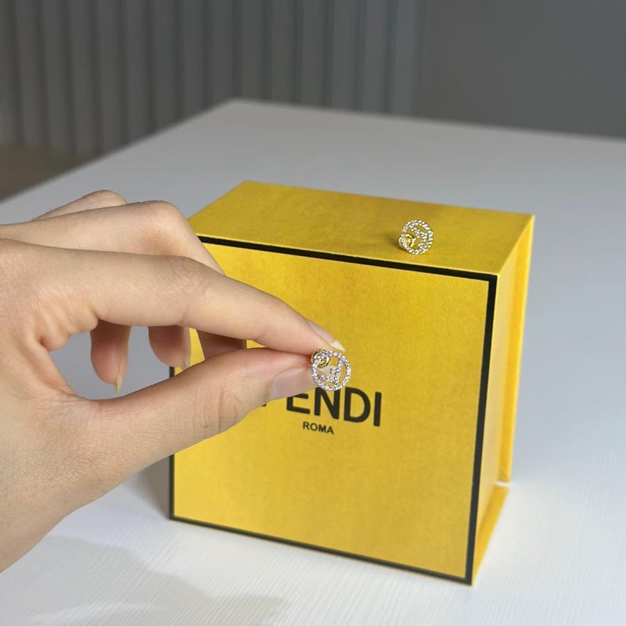 حلق فندي F is fendi errings بلون ذهبي ومرصع بكريستال