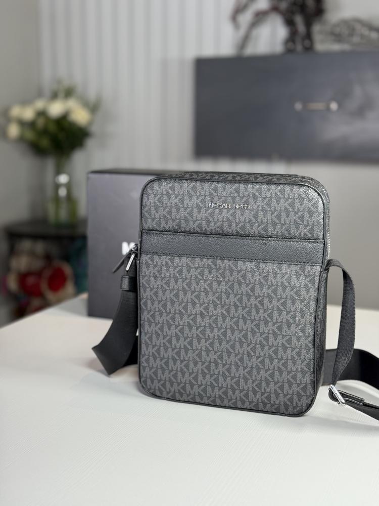 شنطة مايكل كورس كروس بودي سجنشر اسود كوبر Michael Kors Cooper Flight Mens Bag