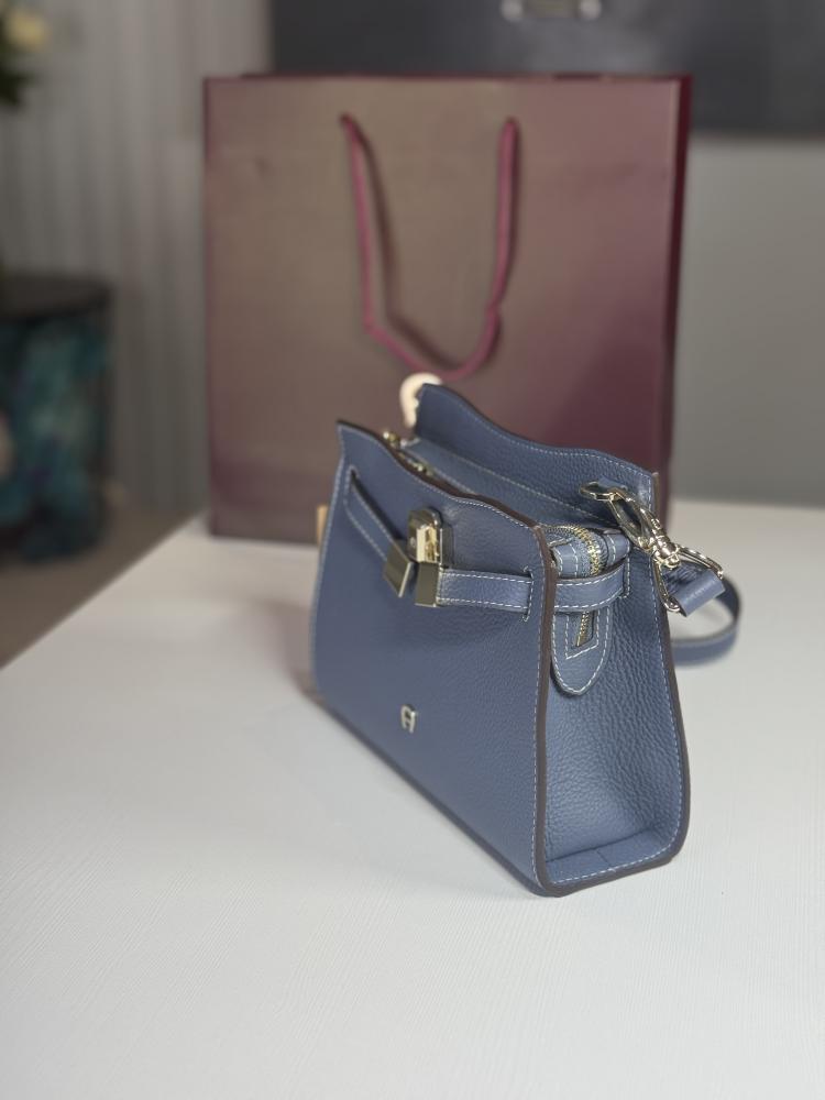 اجنر  شنطة فرح كروس بلون ازرق واشد FARAH SHOULDER BAG S- washed blue