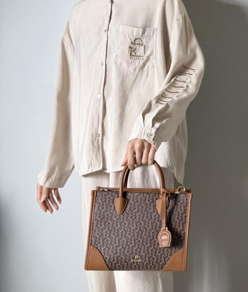 اجنر شوبر مقاس سمول سمارا سجنشر بني Aigner Samara Icon Shopper S