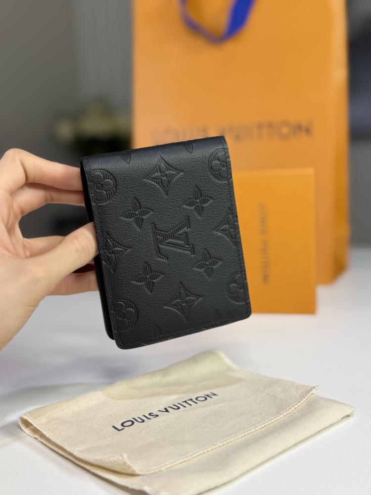 لويس فيتون محفظه رجاليه كالف بطبعة سجنشر M82072 Multiple Wallet
