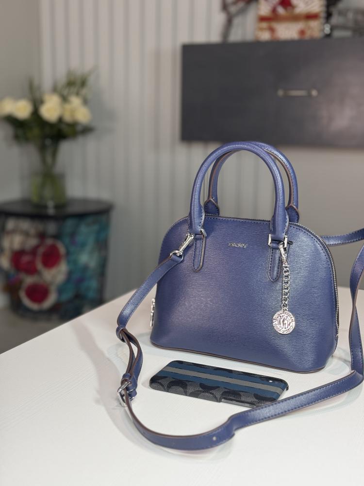 شنطة دكني دوم براينت باللون الازرق مع شارم DKNY Bryant Dome Satchel Bagblue