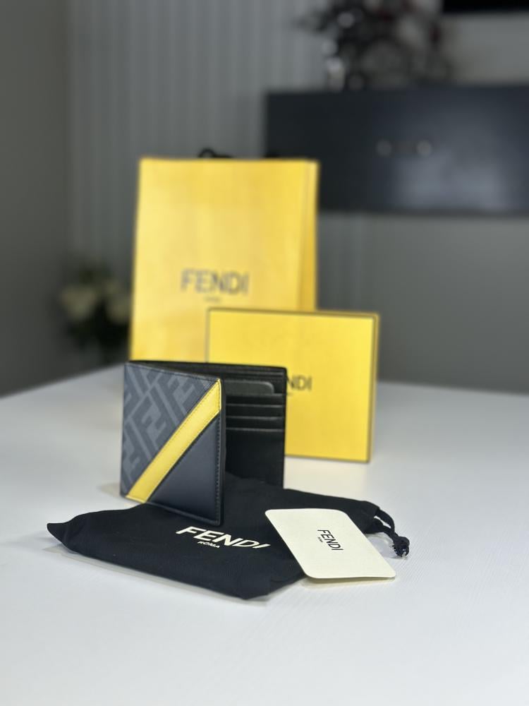 محفظة فندي محفظة Fendi Diagonal بلون رمادي وخط - سجنشر رمادي/ اصفر