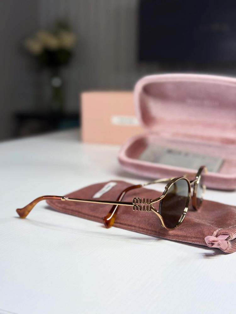نظارة ميو ميو لوقو اوليف باللون البني  Miu Miu Logo sunglasses