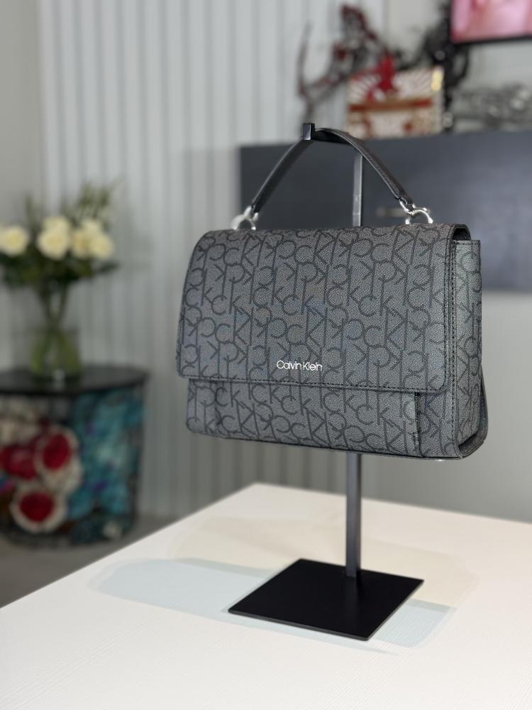 كالفن كلاين هدسن توب هاندل سجنشر اسود CALVIN KLEIN HUDSON black signature