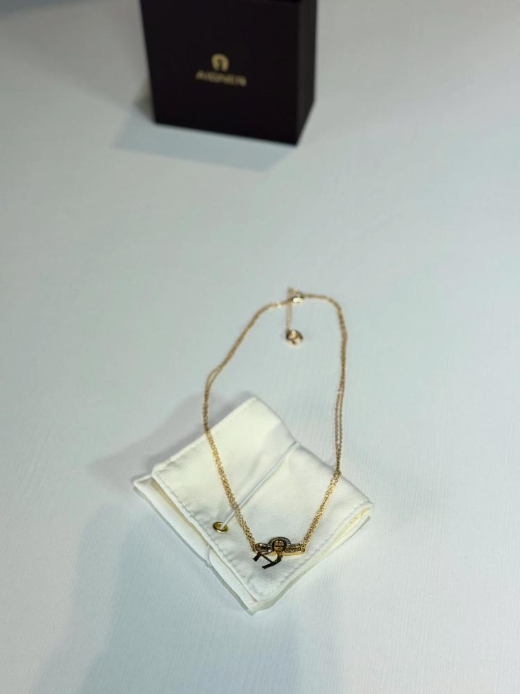 سلسلة اجنر ذهبيه مطليه مرصعة بالاحجار ومزينه بلوقو انسيابي AGJ.231108.GNL AIGNER Aurora women's necklace