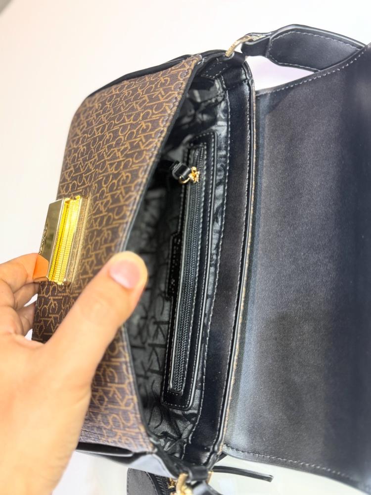 كالفن كلاين كروس  سجنتشر مع محفظة عملات