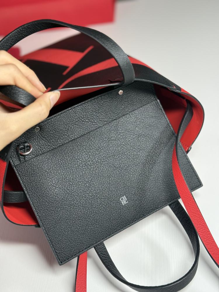 كارولينا هيريرا سمول توت Carolina Herrera tote red and black signature