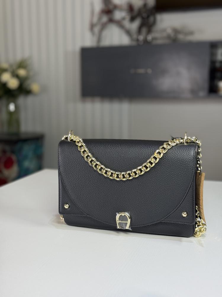 شنطة اجنر ديادورا سمول بلون اسود DIADORA SHOULDER BAG S