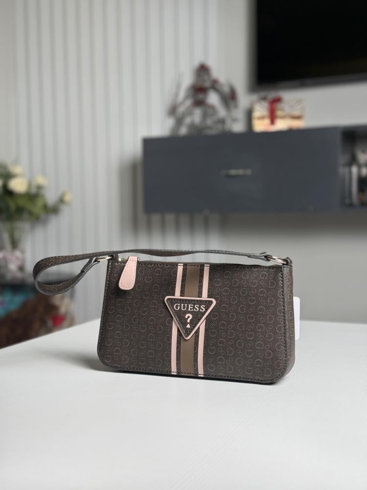 جس شنطة كتف تابيثا سمول جلد بني guess small shoulder tabitha  brown signature bag
