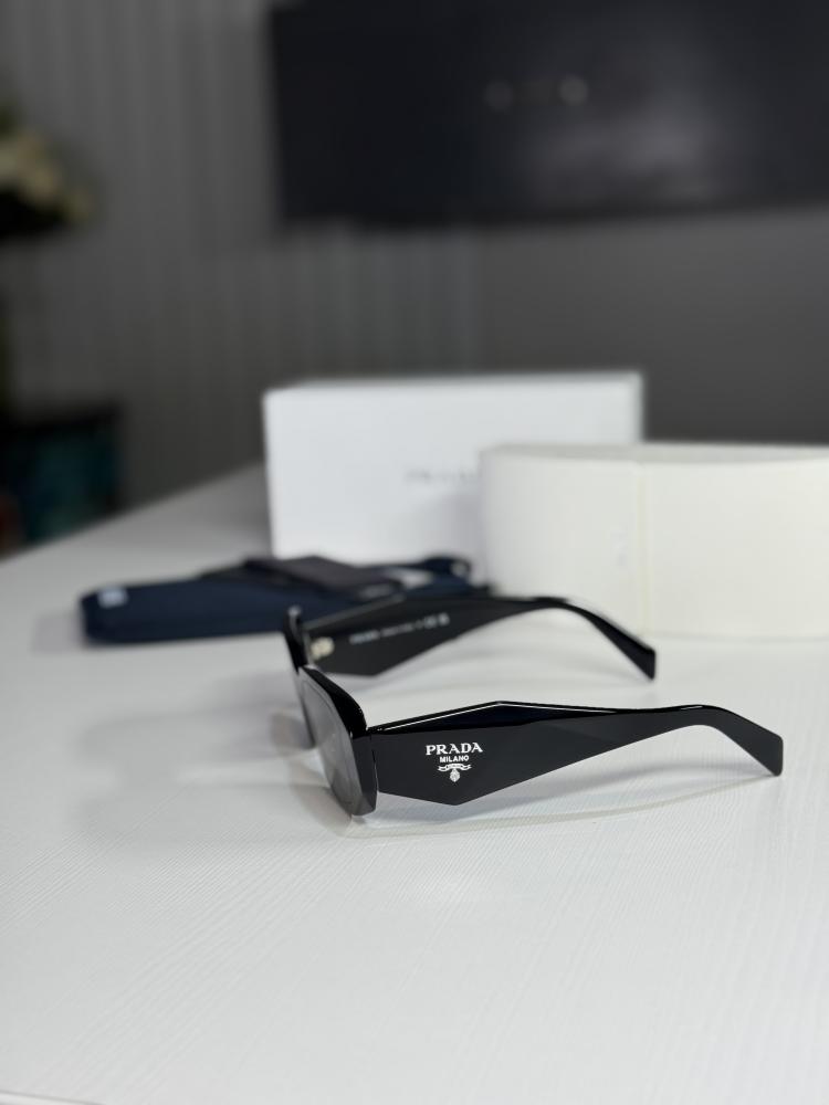 نظارة برادا بفريم بلاستيك اسود  وعلامه سجنشر Women’s Sunglasses PRADA SPR 17W 1AB-5S0