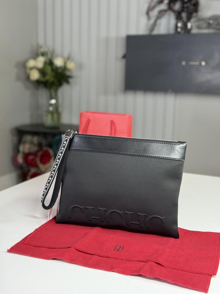 كارولينا هيريرا باوتش انسيقنيا بلوقو اسود بيد سجنشر CHHC Continental pouch black