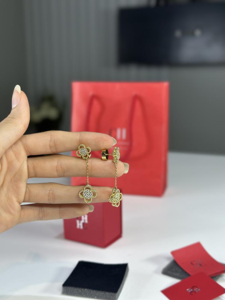 حلق كارولينا MY ROSETTA DROP EARRINGS متدلي بتفاصيل مبهره مرصع بكريستال- ذهبي