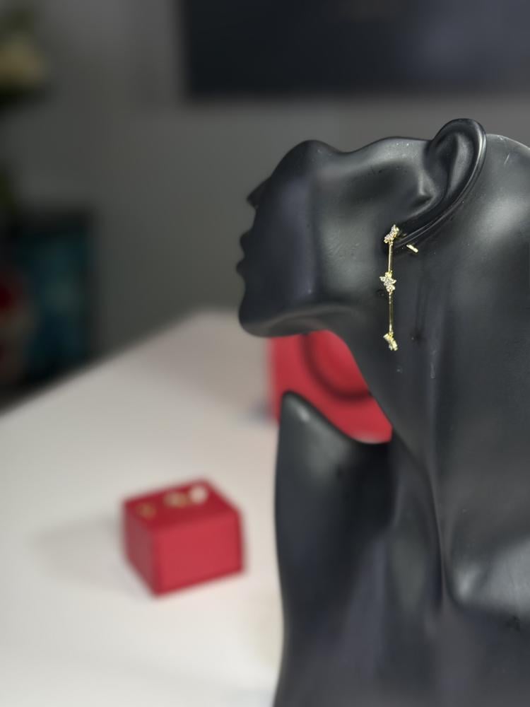 حلق كارولينا هريرا ياسمين متدلي ناعم مرصع بالاحجار  CH jasmin earring drop