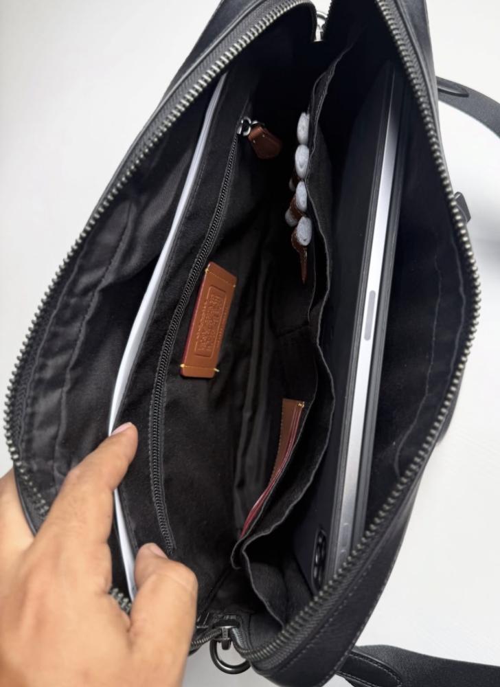 كوتش شنطة اعمال قوثم سجنشر اسود coach gotham slim briefcase in signature canvas  l