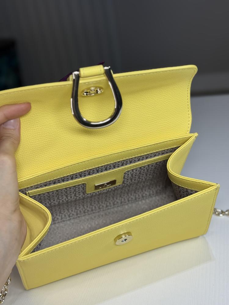 شنطة اجنر افيفا توب هاندل سمول بلون اصفر باستيل وسكارف فخم EVVIVA HANDBAG S
