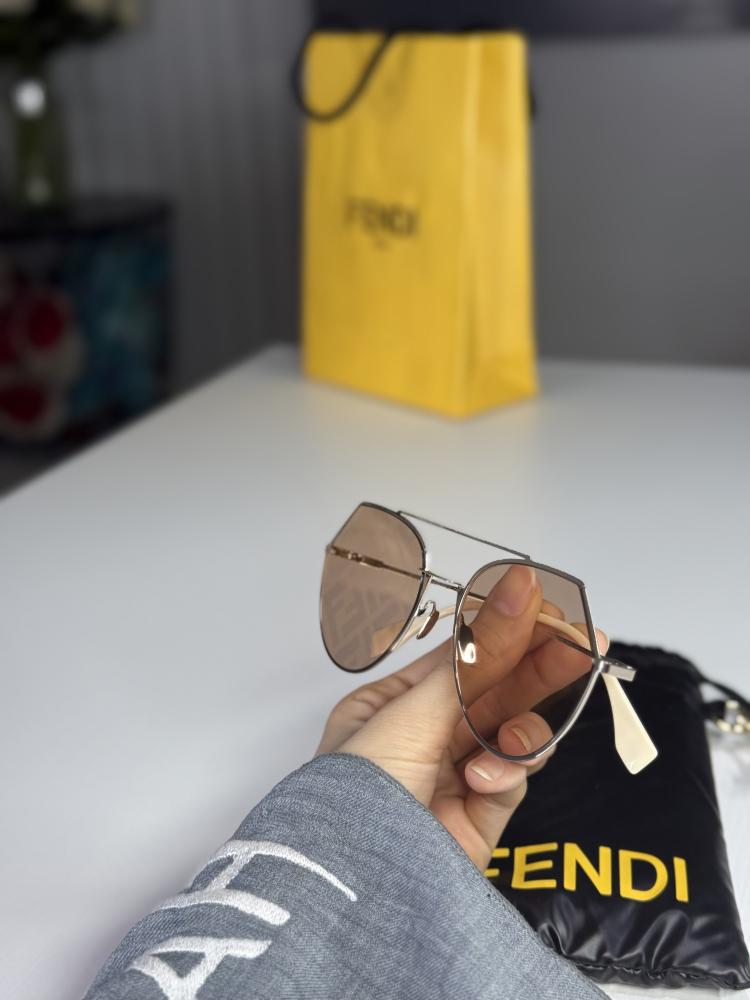 فندي نظارة افياتور ذهبيه معدن FENDI IRREGULAR SUNGLASSES IN GOLD