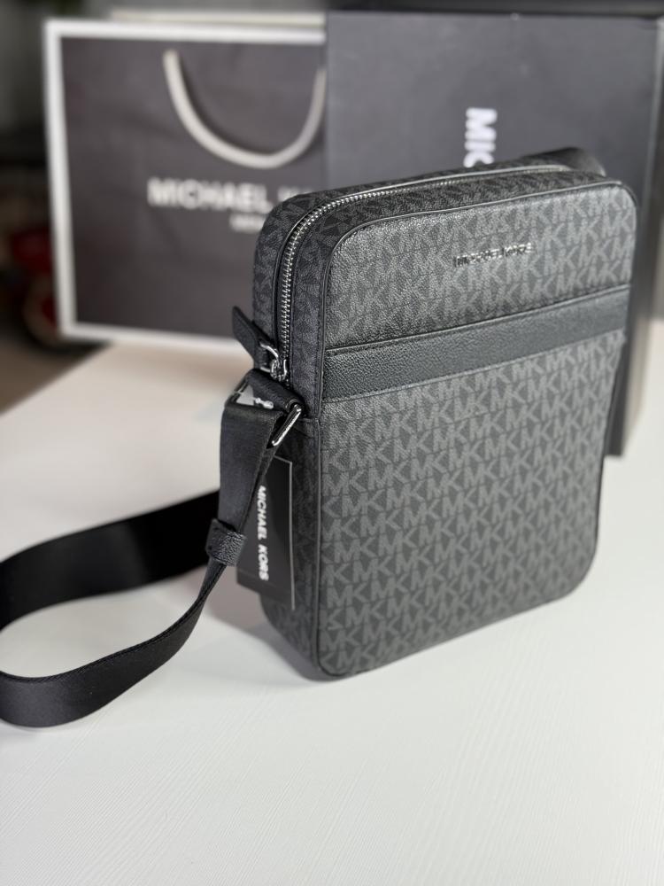 شنطة مايكل كورس كروس بودي سجنشر اسود كوبر Michael Kors Cooper Flight Mens Bag