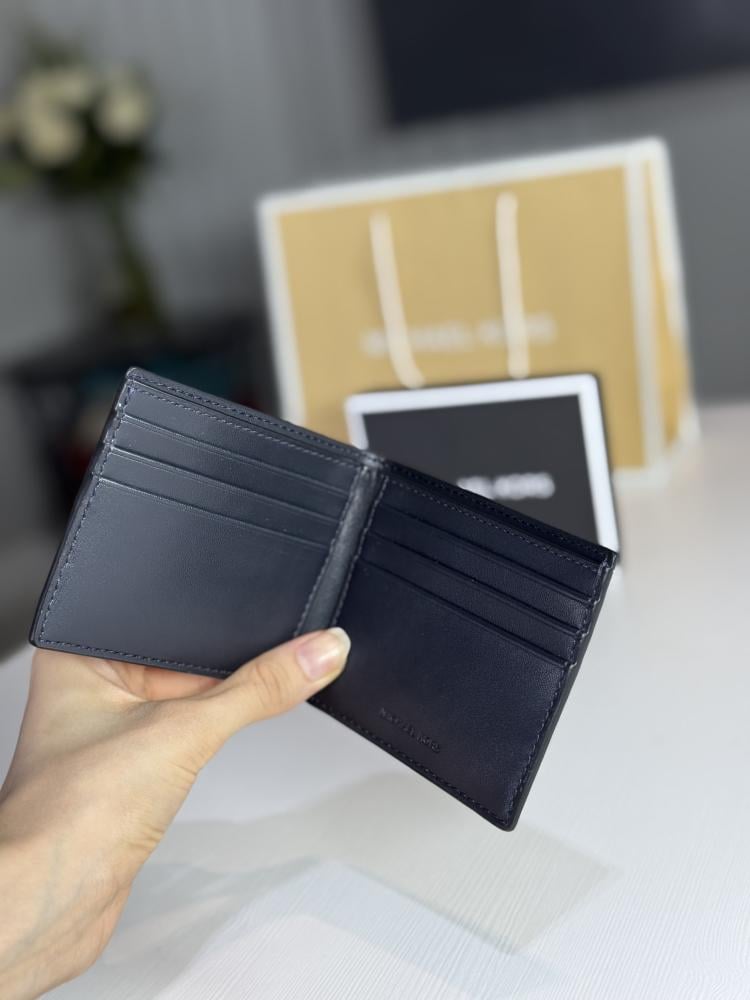محفظة مايكل كورس سليم بيلفولد سجنشر كحلي micheal kors SLIM BILLFOLD navy signature
