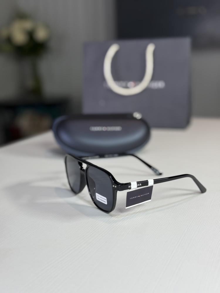 نظارة تومي افياتور بلاستيك اسود Tommy Hilfiger Black plastic frame aviator