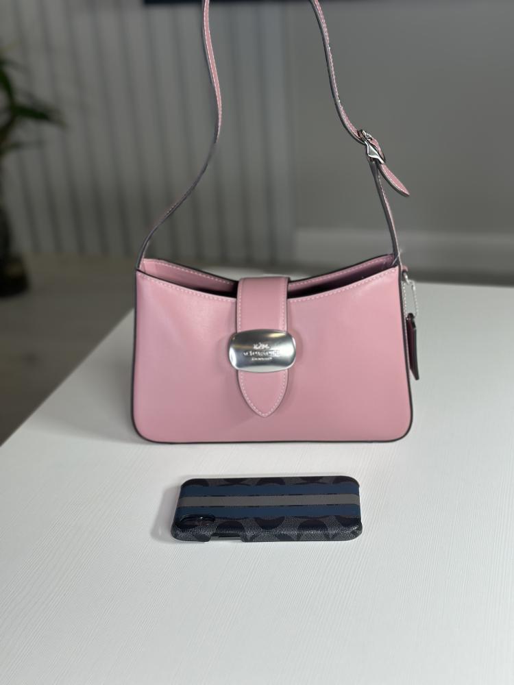 شنطة اليزا كوتش كتف بلون true pink