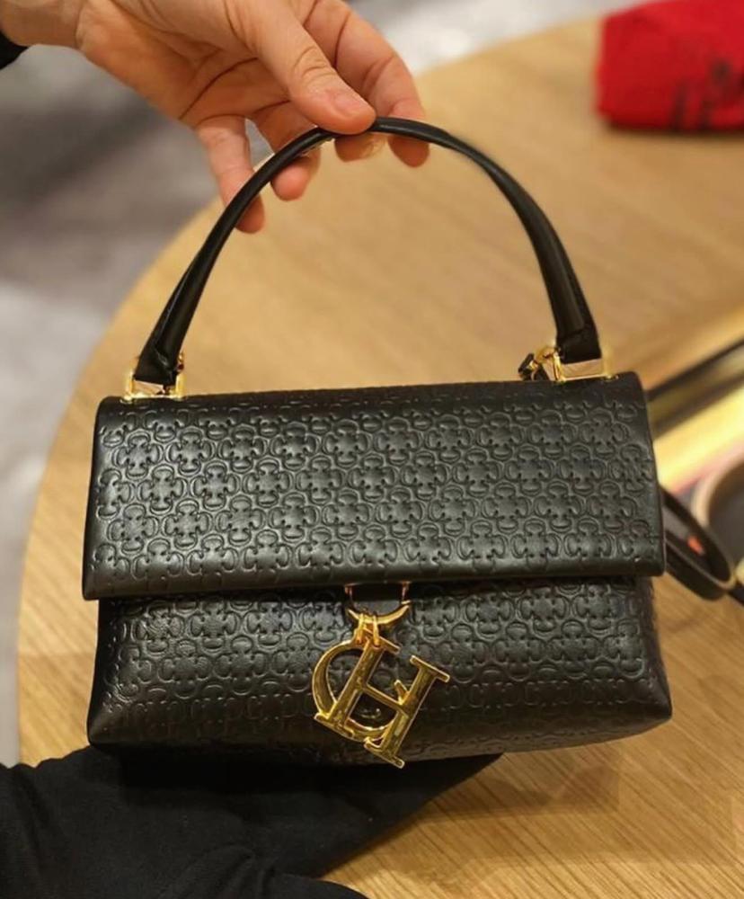 كارولينا هيريرا توب هاندل ميني كاميلوت باللون الاسود Mini Camelot bag Carolina Herrera.