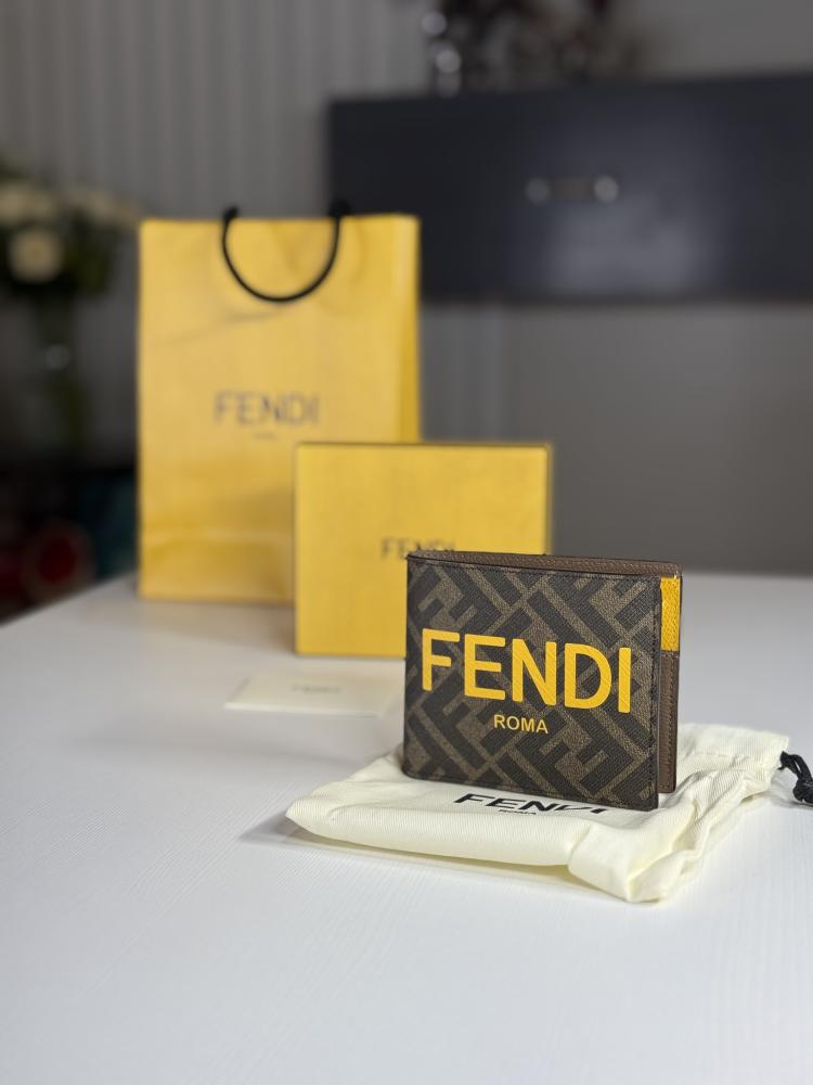 محفظة فندي سجنشر  بلوقو اصفر  Fendi Logo Printed Bifold Wallet