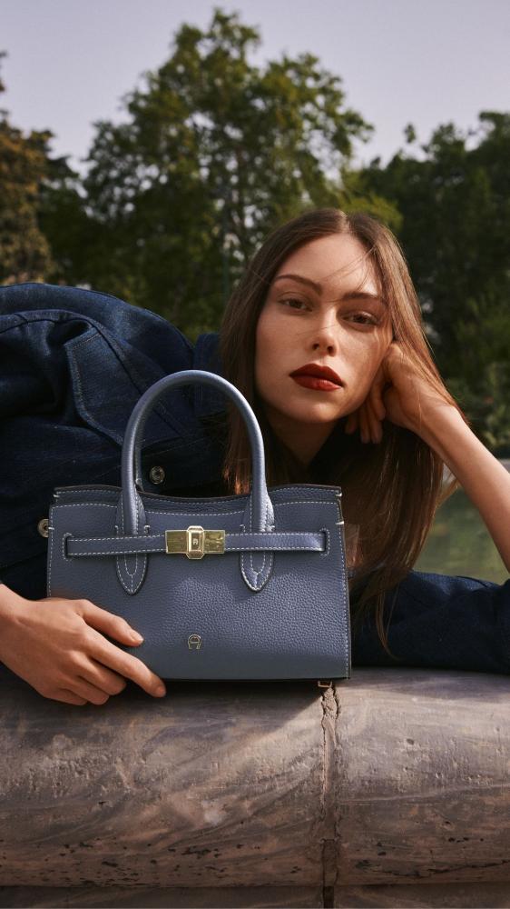 اغنر شنطة فرح FARAH HANDBAG S was washed blue سمول بهاندل ولون ازرق دافيء -