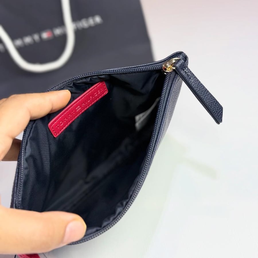 تومي بينت نيفي باوتش