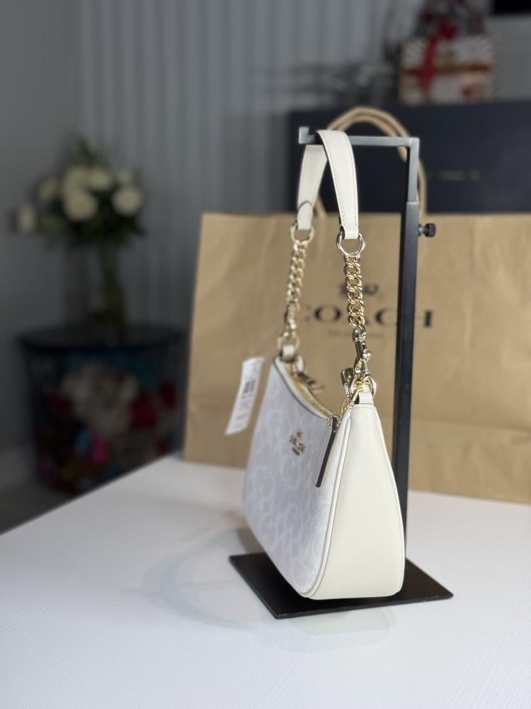 كوتش تيري سجنشر باللون الابيض الباودر coach teri shoulder bag in white signature chalk
