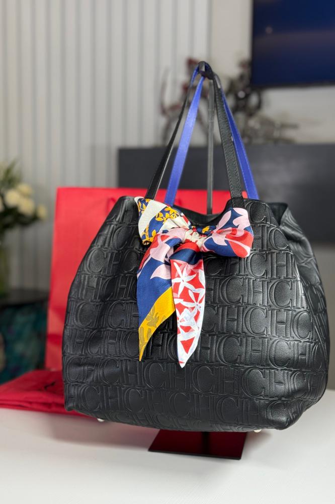 كارولينا ماتريوشكا اكس لارج سجنشر بلون اسود وسكارف كارولينا  MATRYOSHKA XL | LARGE SHOULDER BAG carolina herrera