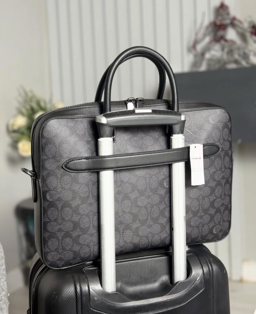 كوتش شنطة اعمال قوثم سجنشر اسود coach gotham slim briefcase in signature canvas  l