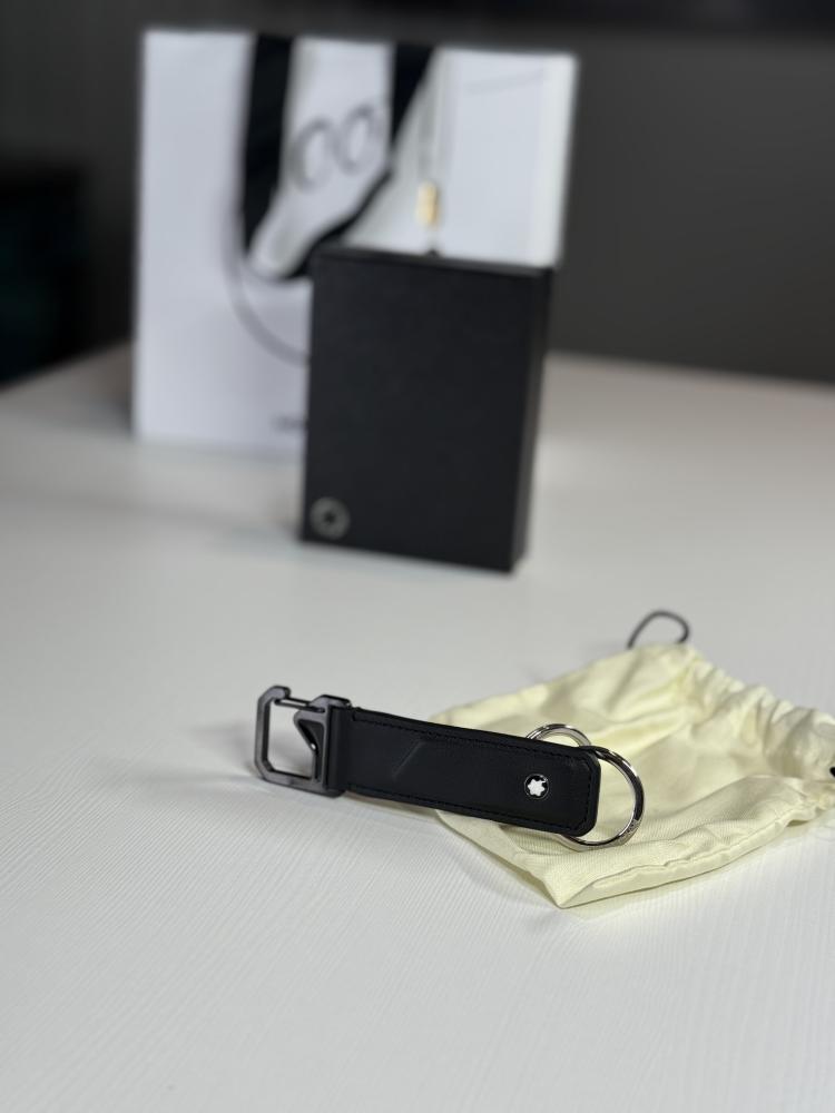 مونت بلانك اكستريم هوك الاصدار الثاني MONTBLANC EXTREME 2.0 BLACK KEY FOB WITH HOOK